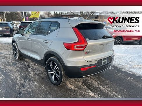 Used 2024 Volvo XC40 B5 Core image 8