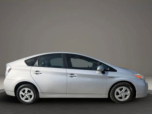 Used 2015 Toyota Prius Two FWD image 4