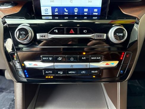 Used 2023 Ford Explorer King Ranch w/ Technology Package AWD/4WD image 18