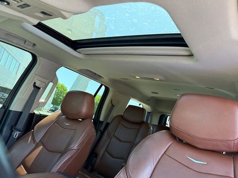 Used 2020 Cadillac Escalade Luxury AWD/4WD image 15