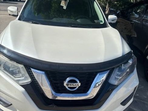 Used 2017 Nissan Rogue SV AWD/4WD image 7