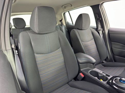 Used 2025 Nissan Leaf SV Plus image 32