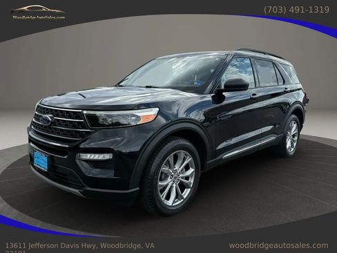 Used 2020 Ford Explorer XLT w/ Equipment Group 202A AWD/4WD image 7