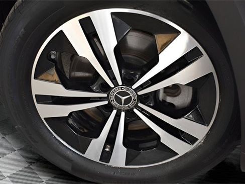 Used 2025 Mercedes-Benz GLB 250 4MATIC w/ Winter Package image 14