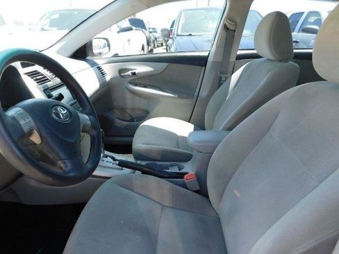 Used 2013 Toyota Corolla LE image 9