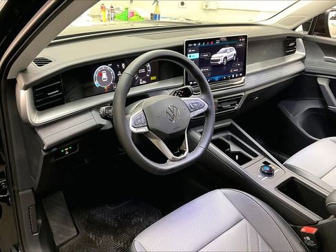 New 2026 Volkswagen Tiguan SE image 8