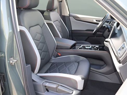 New 2026 Volkswagen Atlas Peak Edition AWD/4WD image 18