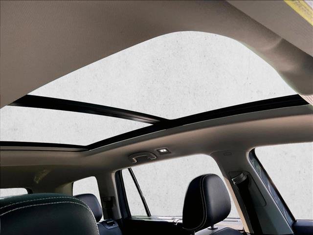 Used 2024 Volkswagen Atlas SE w/ Panoramic Sunroof Package FWD image 17