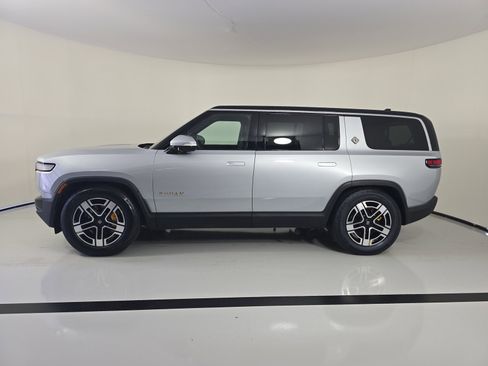 Used 2023 Rivian R1S Adventure image 2