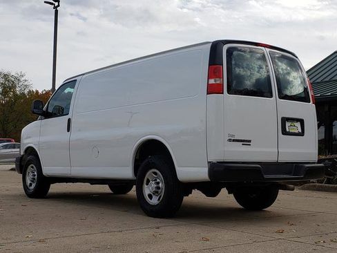 Used 2015 Chevrolet Express 2500 image 3