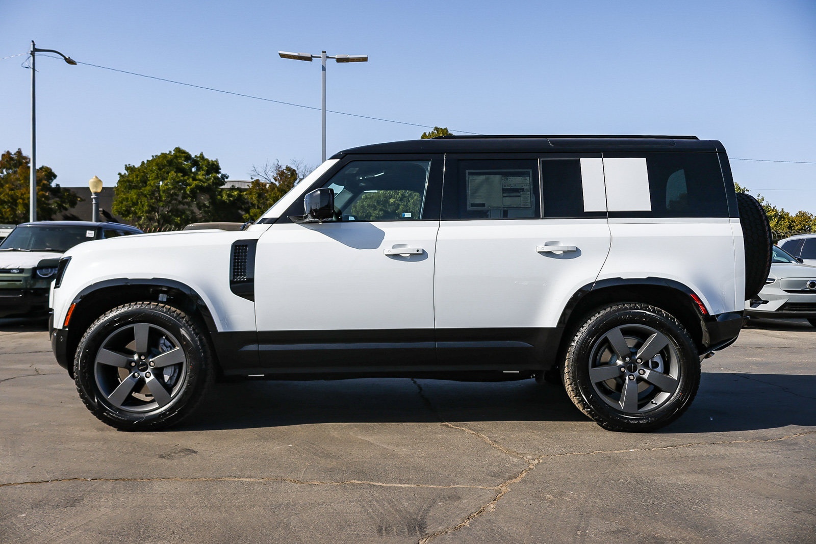 New 2026 Land Rover Defender 110 X-Dynamic SE AWD/4WD image 8