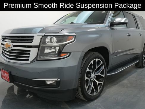 Used 2020 Chevrolet Suburban LT image 3