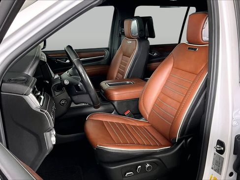 Used 2023 GMC Yukon XL Denali Ultimate AWD/4WD image 8
