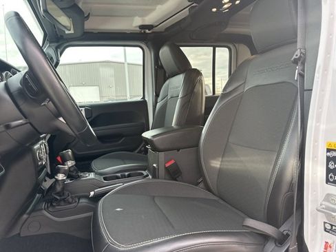 Used 2023 Jeep Gladiator Sport S image 19