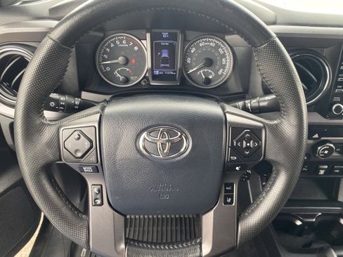 Used 2020 Toyota Tacoma TRD Sport w/ Technology Package image 23