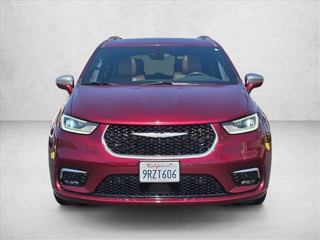 Used 2022 Chrysler Pacifica Pinnacle FWD image 2