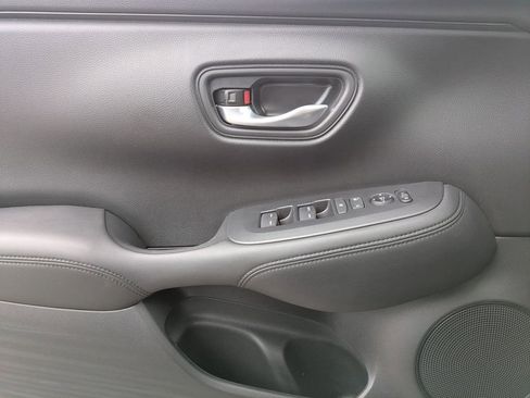 Used 2025 Honda HR-V LX image 11