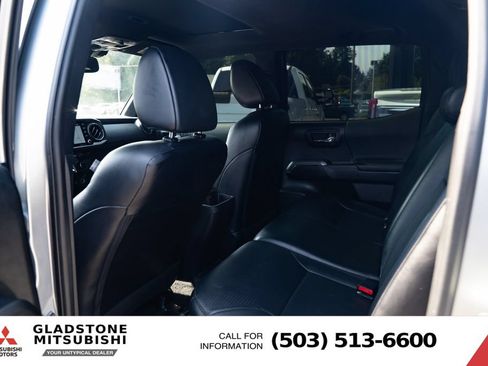 Used 2022 Toyota Tacoma TRD Off-Road w/ TRD Premium Off Road Package AWD/4WD image 24