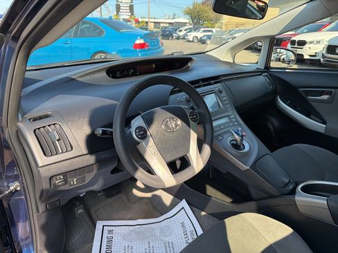 Used 2014 Toyota Prius Two image 33
