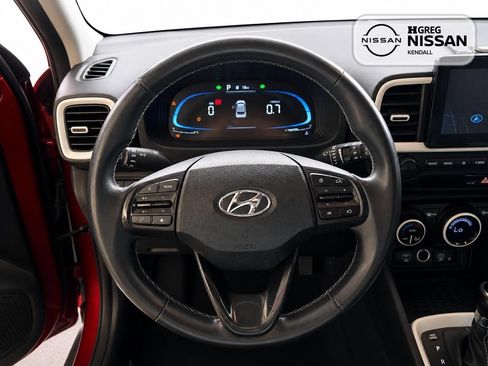 Used 2024 Hyundai Venue Limited FWD image 8