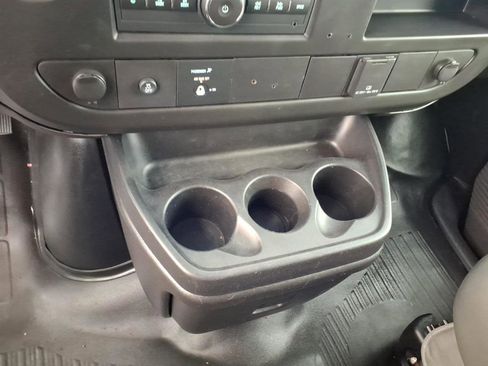 Used 2015 GMC Savana 2500 image 27