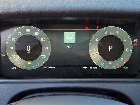 New 2025 Land Rover Range Rover Velar Dynamic SE image 15