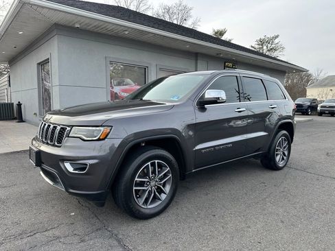 Used 2018 Jeep Grand Cherokee Limited w/ Luxury Group II image 3