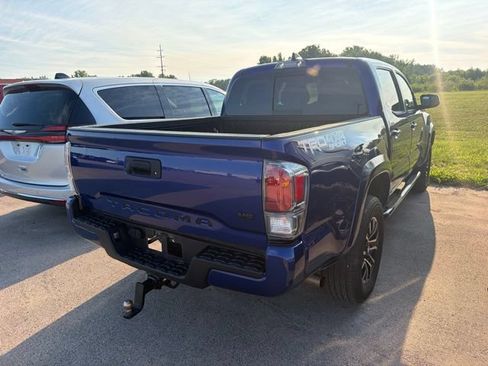 Used 2022 Toyota Tacoma TRD Sport AWD/4WD image 9