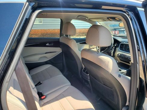 Used 2018 Kia Sorento FWD image 7