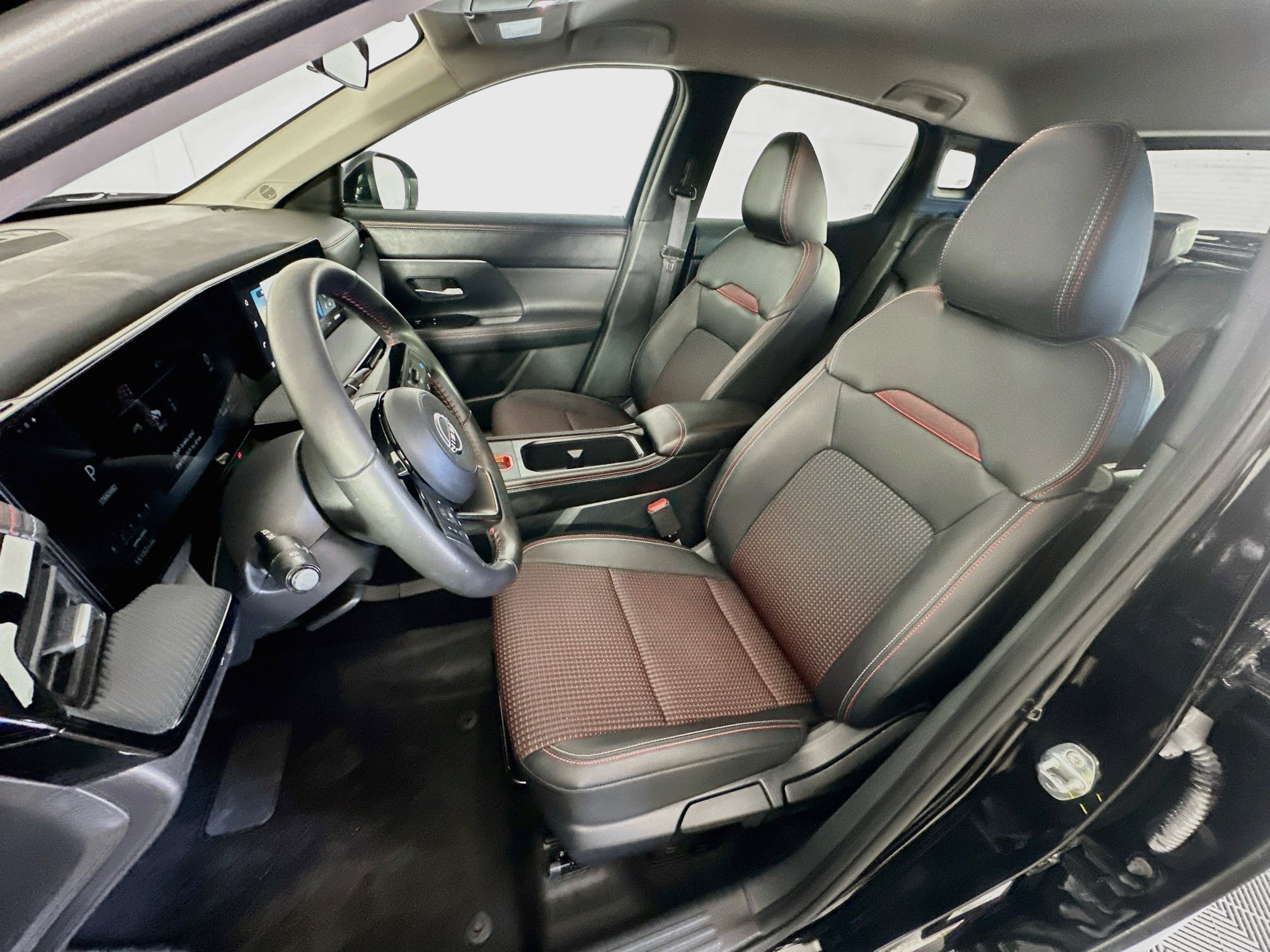 Used 2026 Nissan Kicks SR FWD image 13