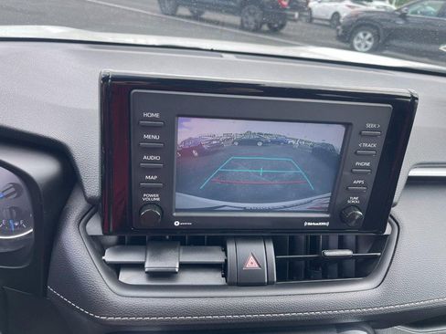 Used 2021 Toyota RAV4 LE AWD/4WD image 24