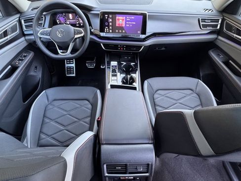 Used 2024 Volkswagen Atlas Peak Edition SE image 36