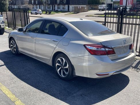 Used 2017 Honda Accord EX-L image 4