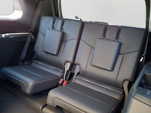 Used 2025 Lexus GX 550 w/ Accessory Package (2T) AWD/4WD image 11