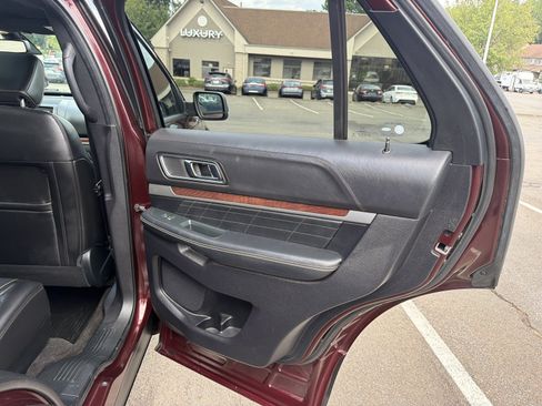 Used 2018 Ford Explorer Platinum AWD/4WD image 36