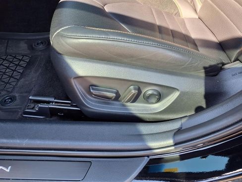 Used 2021 Toyota Avalon XSE FWD image 21