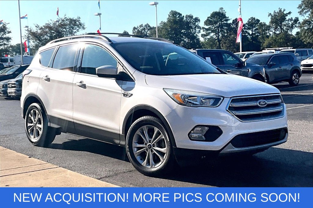 Used 2018 Ford Escape SE w/ SE Sync 3 Package FWD image 1