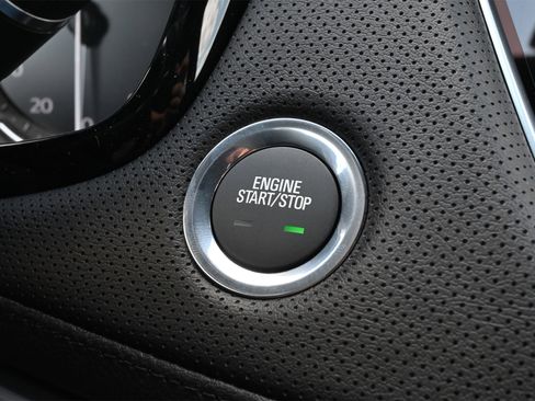 New 2025 Cadillac XT5 Luxury image 15