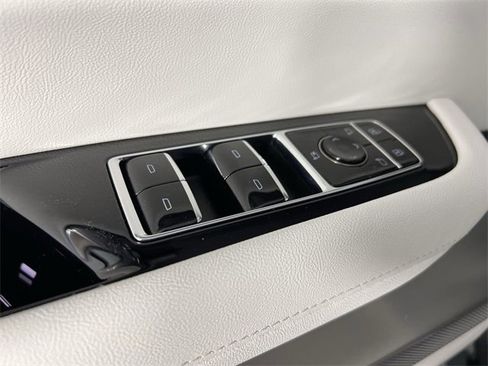 Used 2026 Cadillac Vistiq Sport image 24