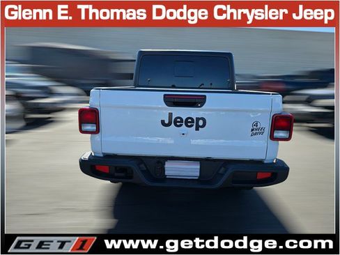 Certified 2022 Jeep Gladiator Willys image 8