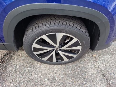 Used 2024 Volkswagen Taos SE image 6