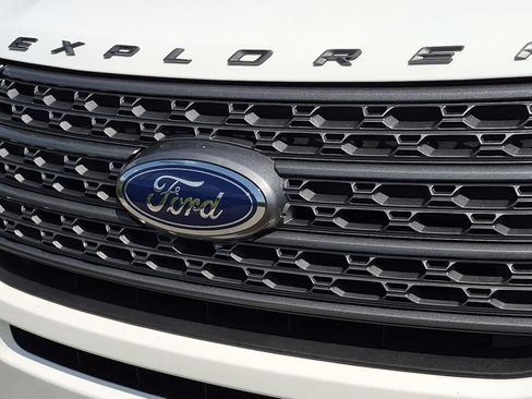 Used 2024 Ford Explorer XLT w/ Equipment Group 202A AWD/4WD image 12