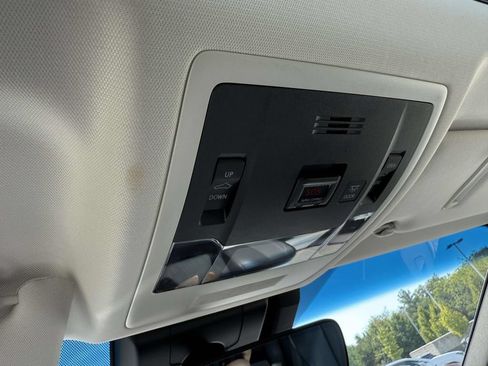 Used 2019 Lexus ES 300h w/ Accessory Package FWD image 24