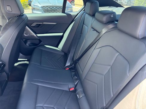 Used 2025 BMW 530i w/ M Sport Package RWD image 17