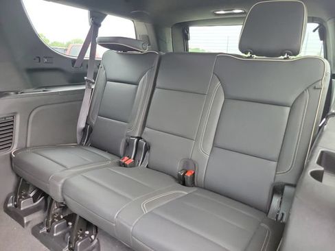 Used 2024 GMC Yukon XL SLT w/ SLT Luxury Package AWD/4WD image 13