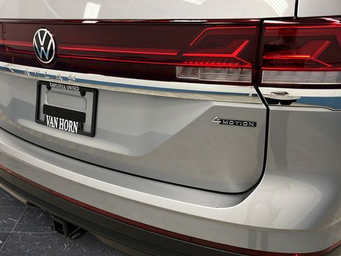 Used 2026 Volkswagen Atlas SE w/ Black Wheel Package AWD/4WD image 38