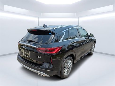 New 2025 INFINITI QX50 Luxe image 3