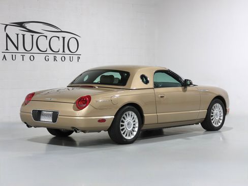 Used 2005 Ford Thunderbird image 28