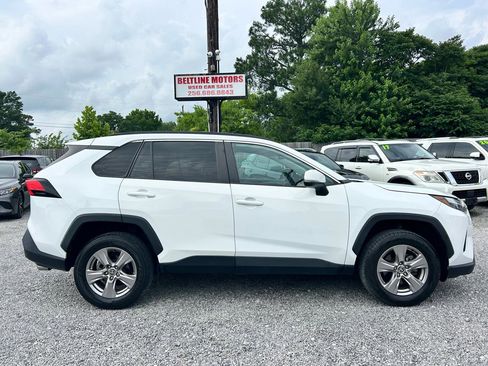 Used 2022 Toyota RAV4 XLE FWD image 3