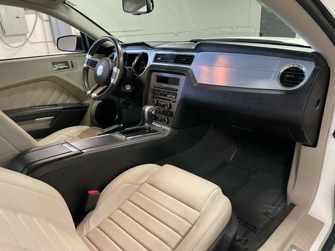 Used 2010 Ford Mustang Coupe RWD image 12
